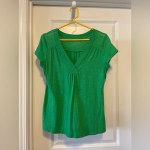 Kelly Green Banana Republic VNeck tshirt EUC